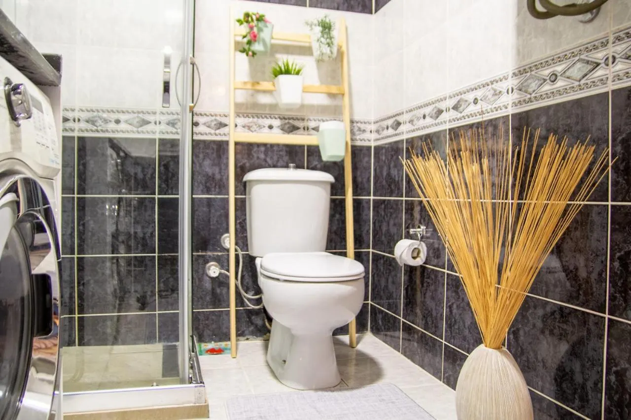 Amazing Flat Near The Coast With A Delightful Shared Terrace Close To Public Transportation In Karsiyaka Smirne